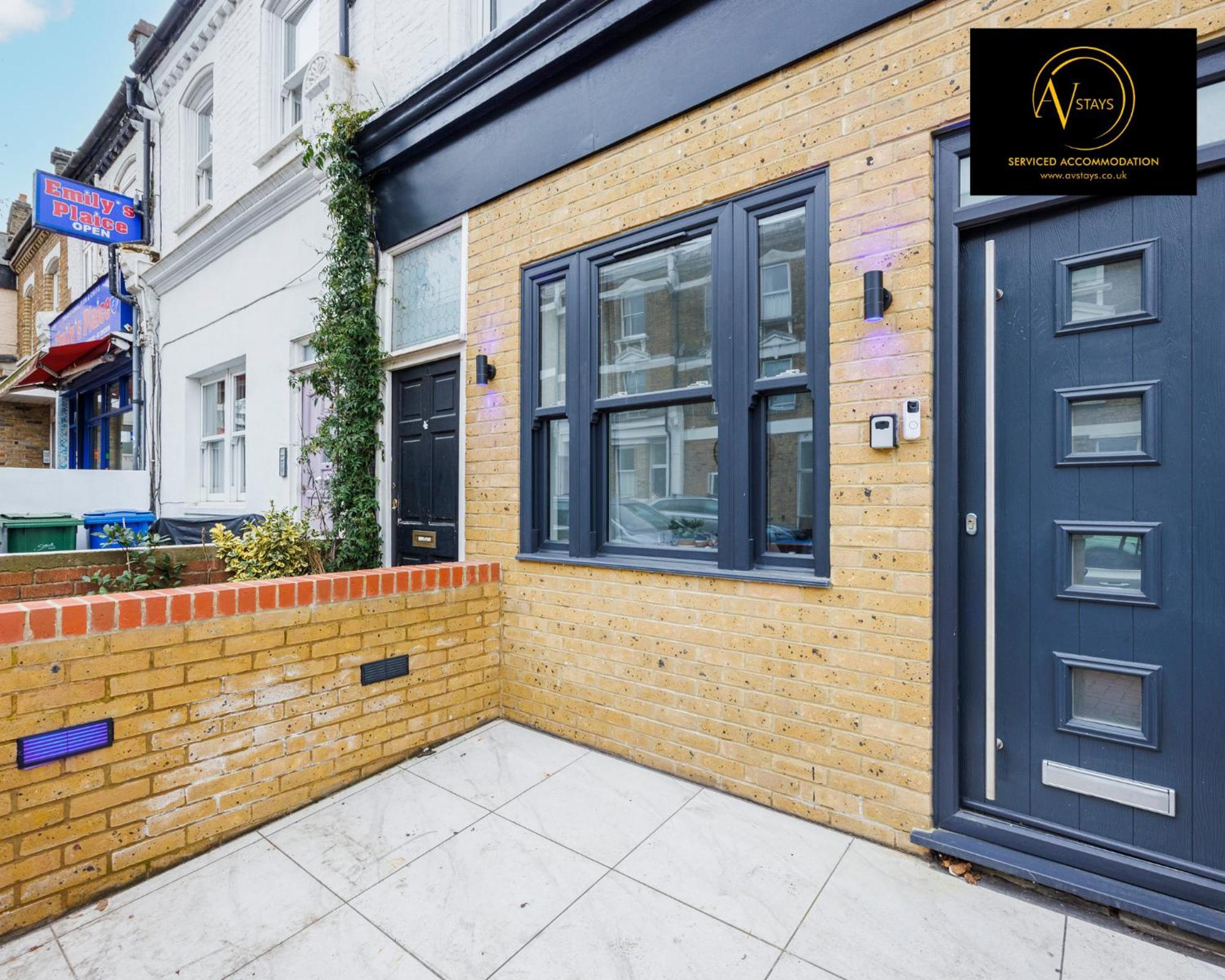 2 Bedroom By Av Short Lets Southwark Londra